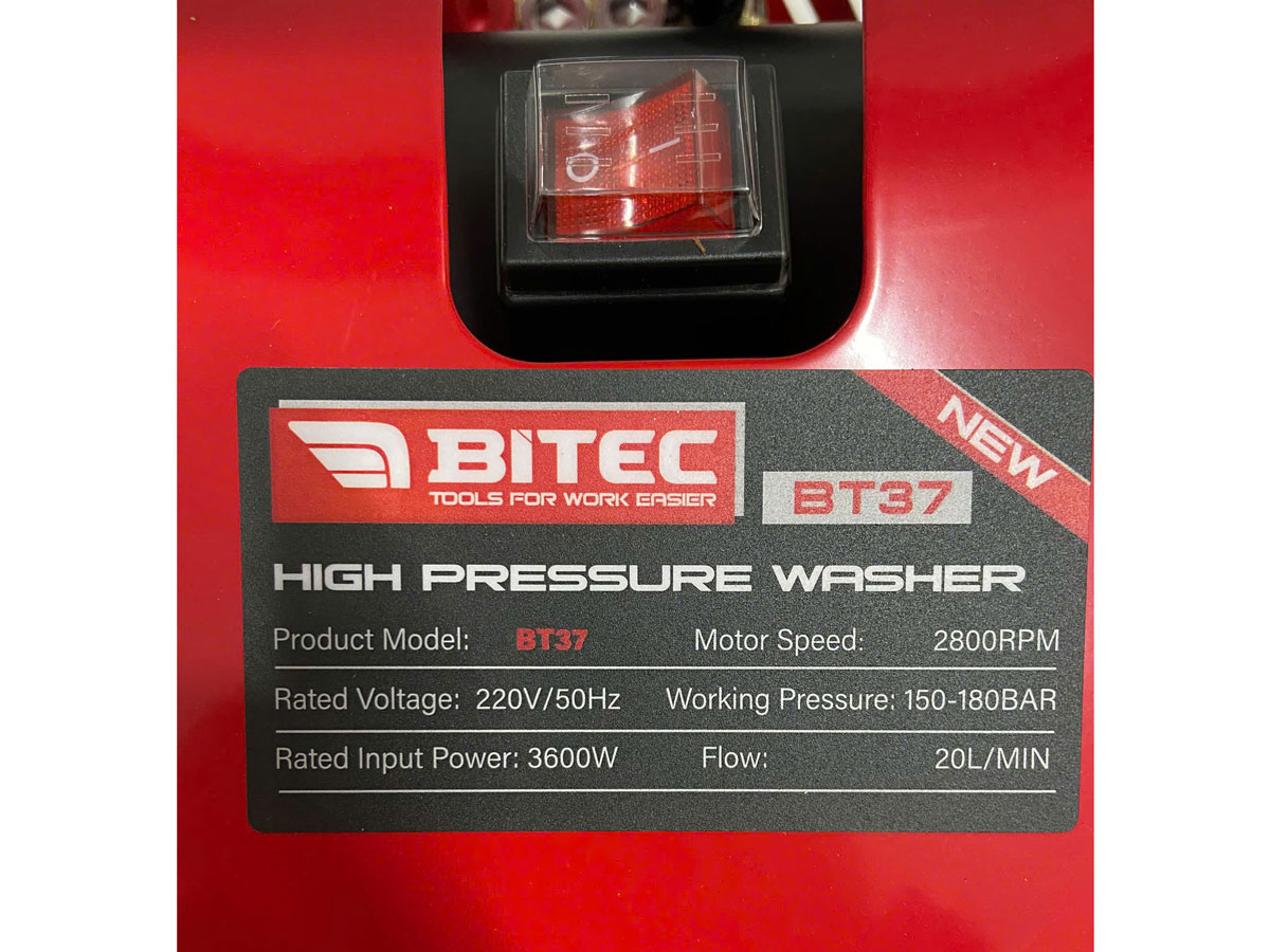 Máy rửa xe chỉnh áp lực phun tới 180 bar