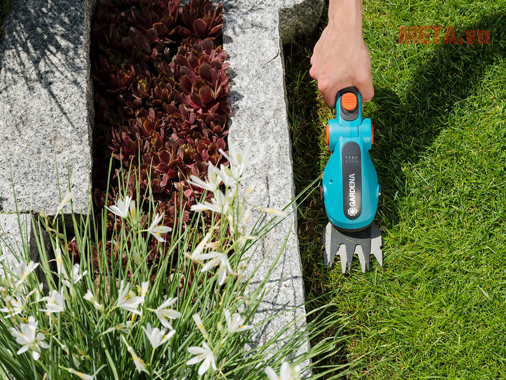 Máy cắt cỏ sân vườn Gardena 09856-20 có cần nối dài