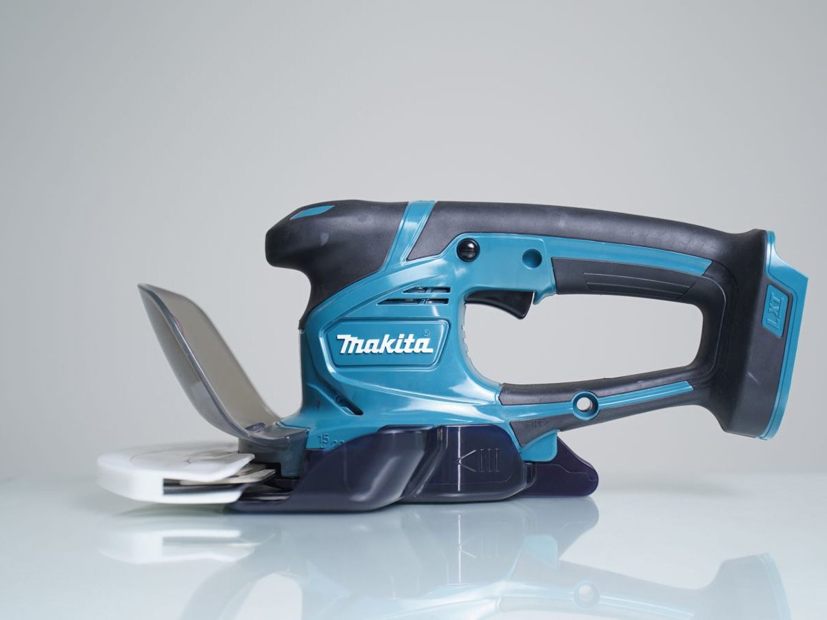 máy cắt cỏ Makita DUM604SY có thiết kế nhỏ gọn được làm từ các vật liệu chắc chắn