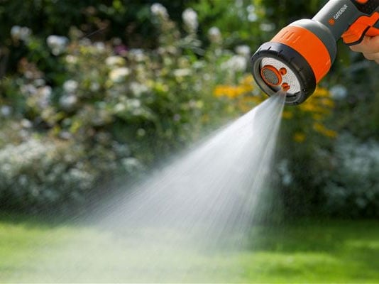 Gardena 08121-20 dạng cò bóp dễ dùng