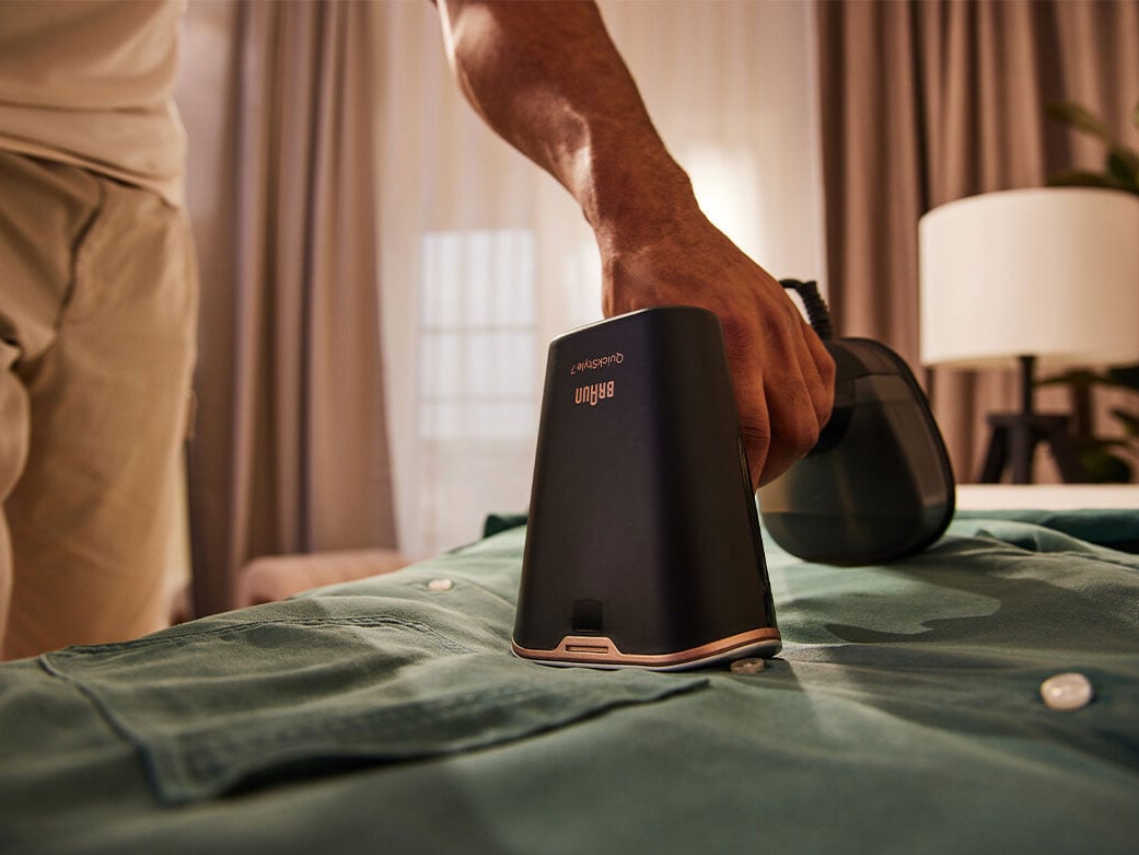 Bàn ủi hơi nước làm nóng nước nhanh