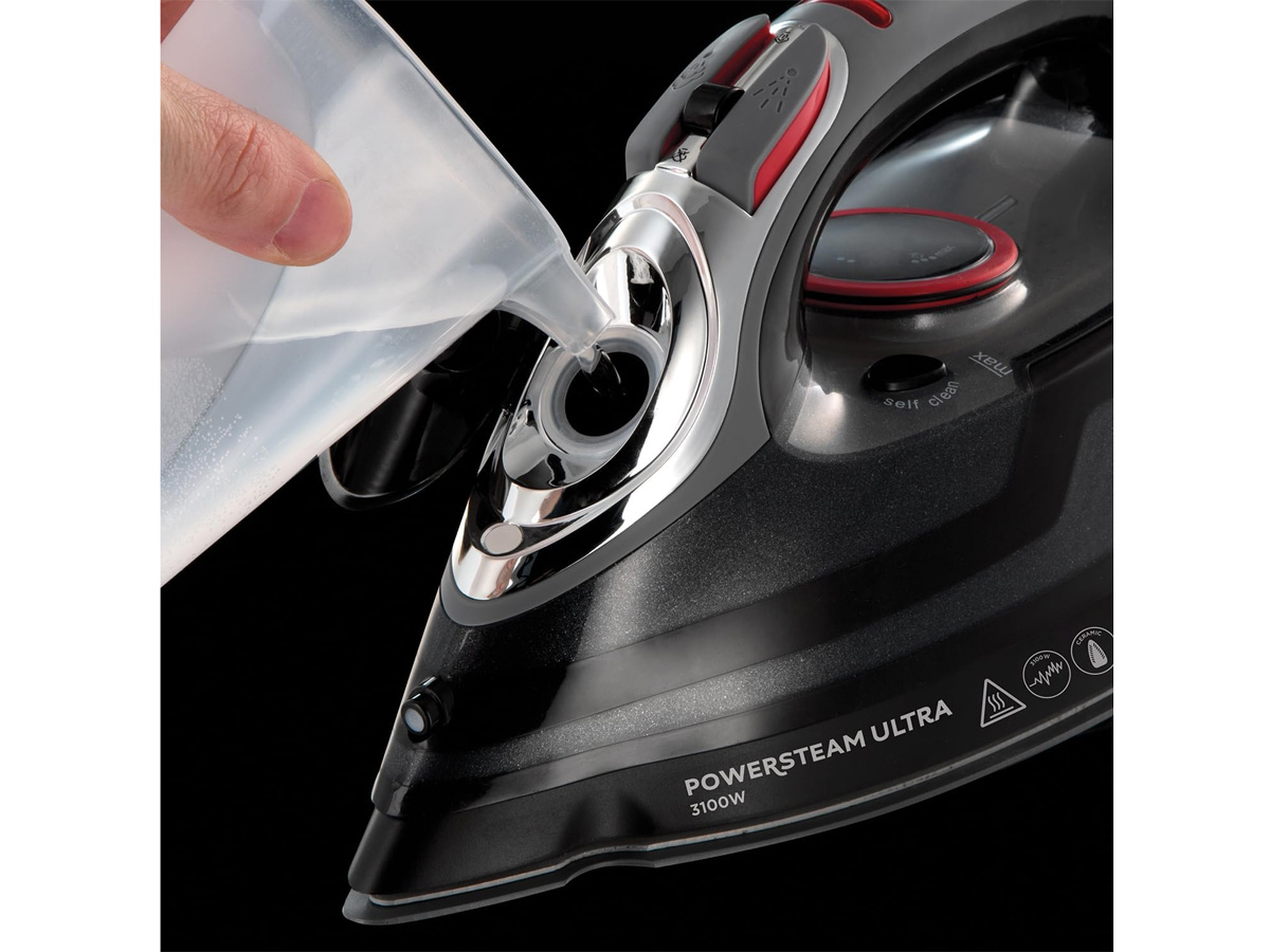 Russell Hobbs 20630-56 Power Steam Ultra sở hữu ngăn chứa nước lớn