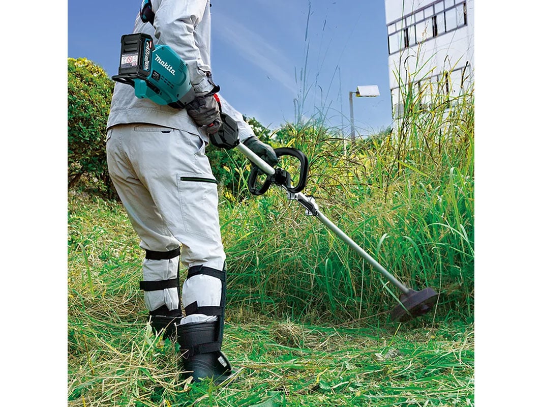 Máy đa năng dùng pin 40V Makita UX01GZ