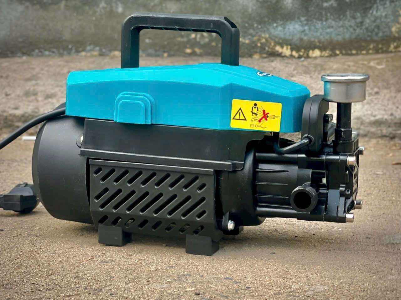 Máy rửa xe có công suất lớn 2700W