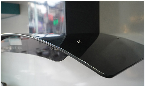 Mặt kính cong, sáng bóng