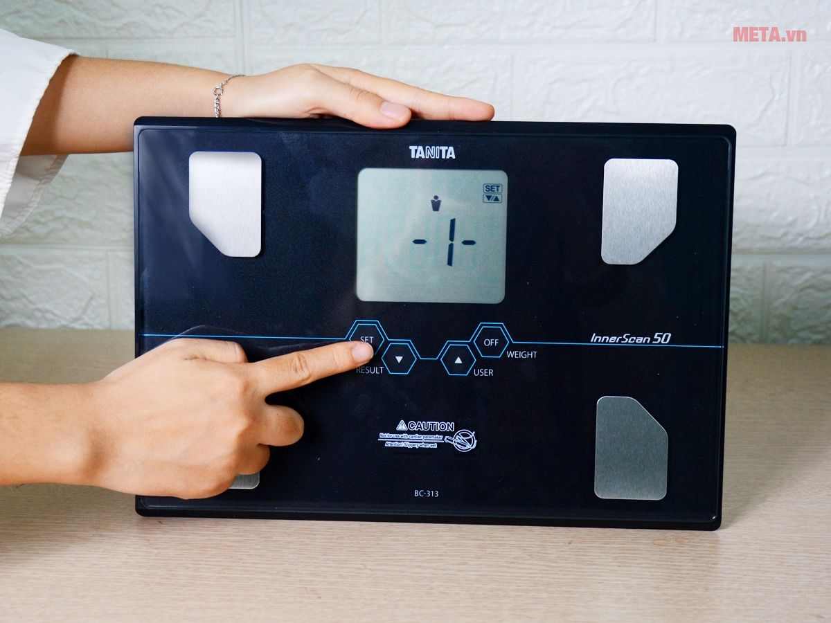 Cân sức khỏe và phân tích cơ thể Tanita BC-313 dễ dàng cài đặt