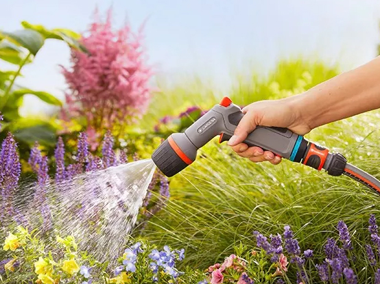 Gardena 18304-20 dùng tưới cây, tưới hoa, xịt rửa