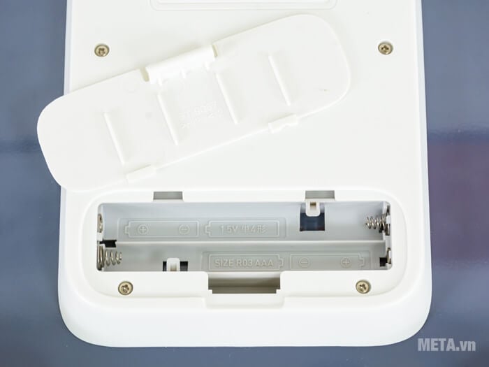 Cân đo lượng mỡ cơ thể Omron HBF-224 sử dụng pin AAA