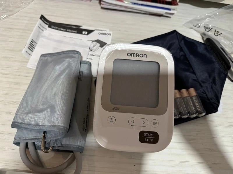 Omron JPN750 có màn hình LCD