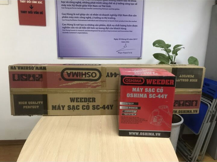 Hình ảnh đóng gói máy xạc cỏ