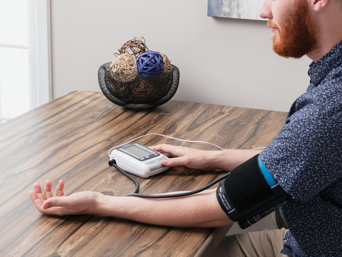 Máy đo huyết áp HoMedics BPA065 có vòng bít phù hợp với nhiều kích cỡ tay