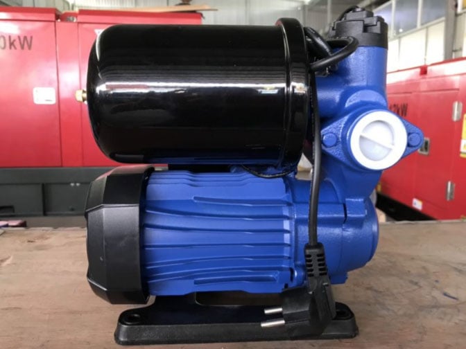 Máy bơm nước tăng áp dùng cho hệ thống nước nóng năng lượng mặt trời