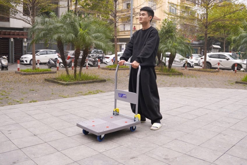Nikawa FWS-150DS có 4 bánh di chuyển êm