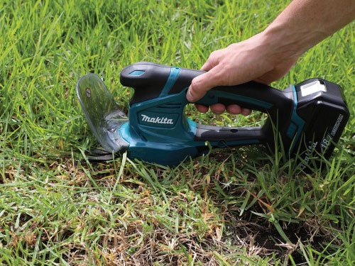 Makita DUM111SYX có 2 lưỡi cắt