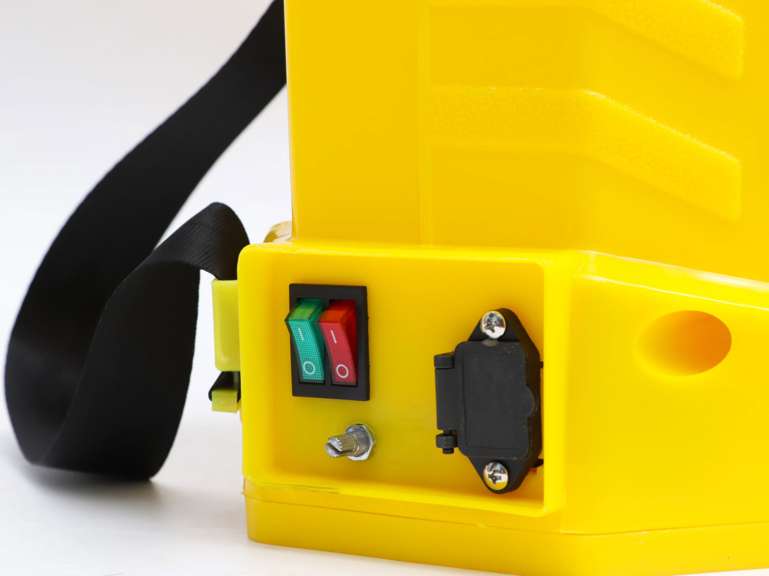 Bình xịt điện Cali có ắc quy 12V