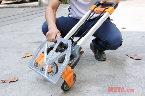 Tấm nhôm đỡ của xe đẩy hàng rất cứng cáp