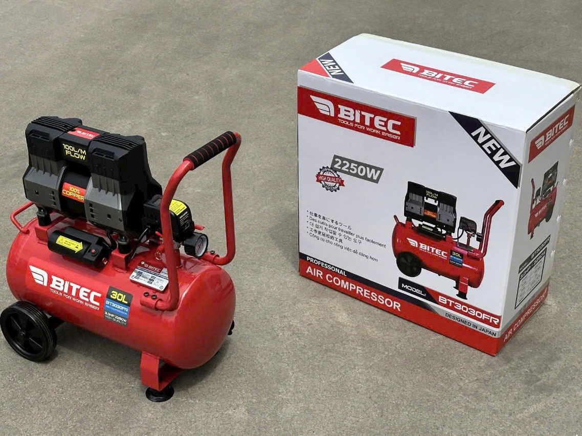 Máy nén khí Btec có 2 bánh xe di chuyển