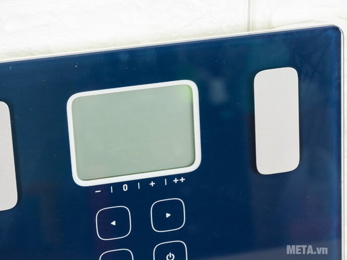 Cân đo lượng mỡ cơ thể Omron HBF-224 có màn hình hiển thị rõ ràng