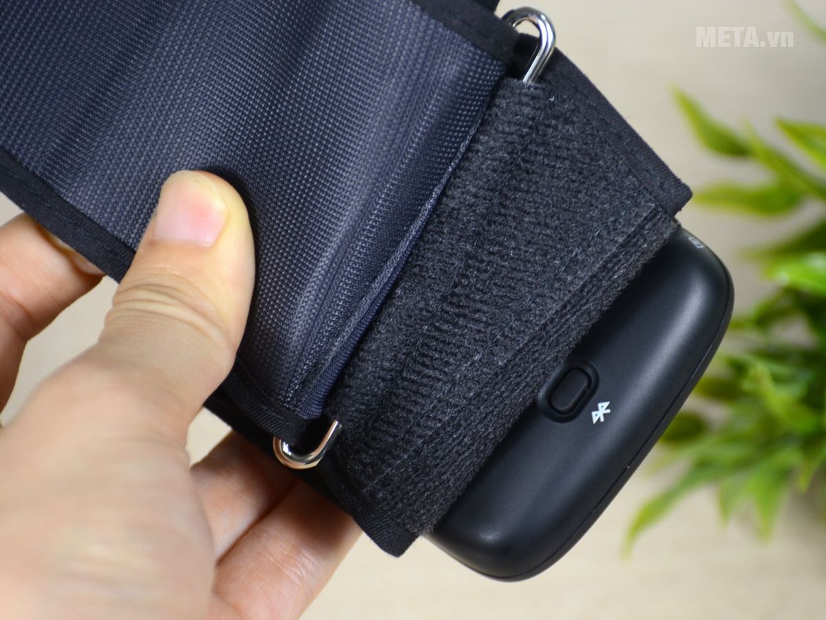 Máy đo huyết áp Omron HEM-6232T có kết nối Bluetooth