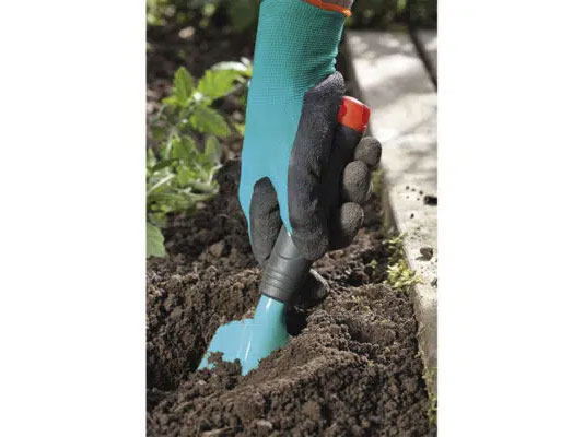 Găng tay làm vườn Gardena tạo ma sát tốt khi cầm dụng cụ