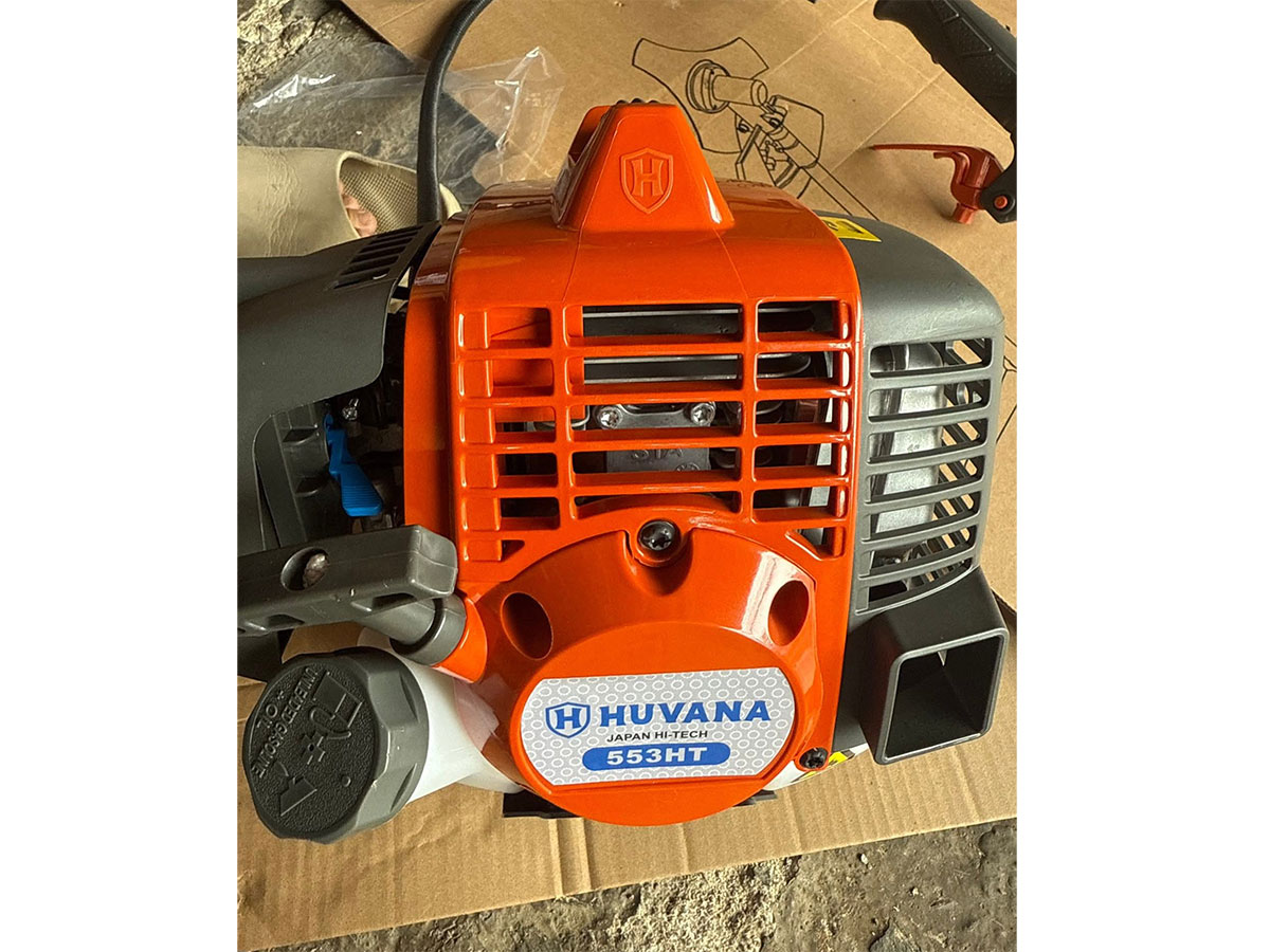 Máy cắt cỏ chạy xăng giật nổ dễ dàng