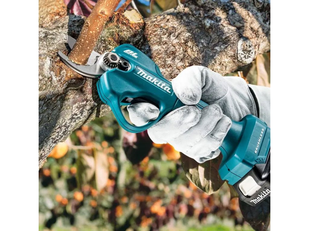 Máy cắt cành dùng pin Makita UP100DZ
