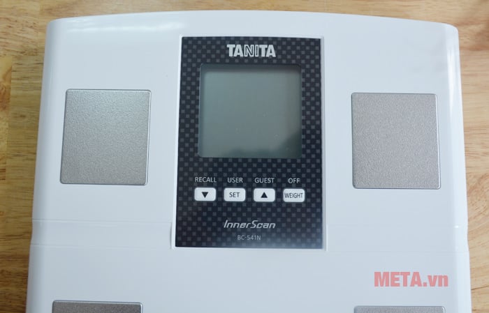 Tanita BC-541N có màn hình kích thước lớn