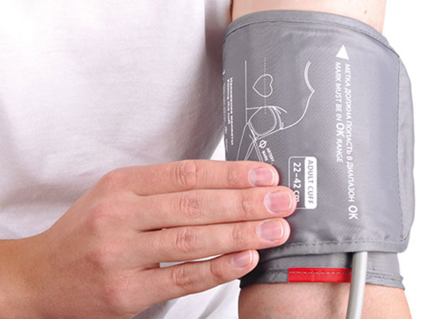 Thao tác đeo vòng bít đơn giản