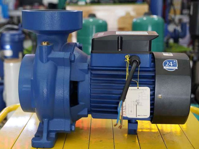 Máy bơm nước có công suất 1500W