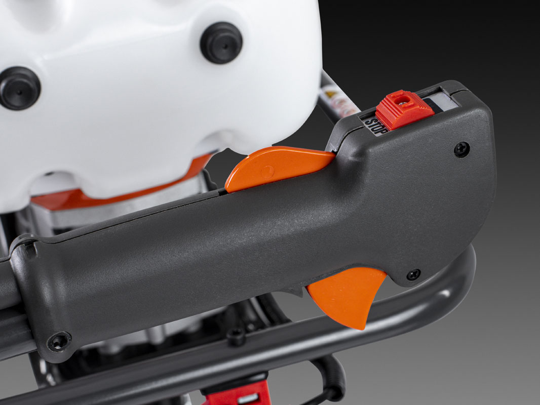 Máy khoan đất dễ thao tác với nút nhấn ở tay cầm