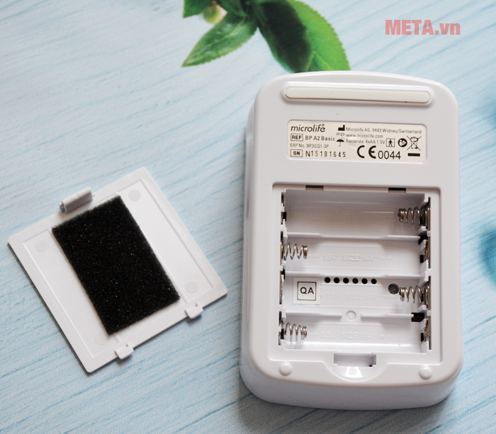 Máy đo huyết áp bắp tay Microlife BP A2 Basic sử dụng 4 pin AA