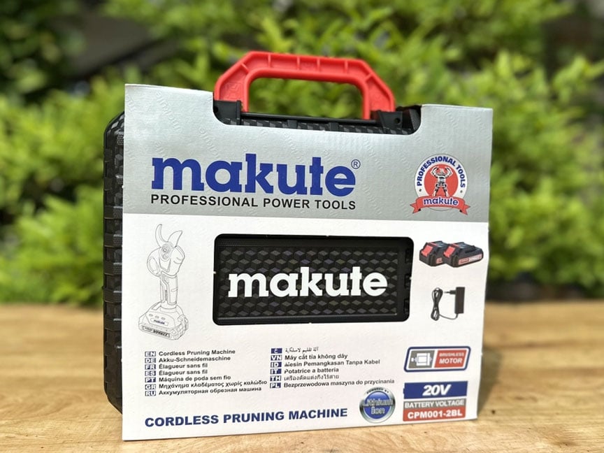 Makute CPM001 thiết kế hộp nhựa có quai xách