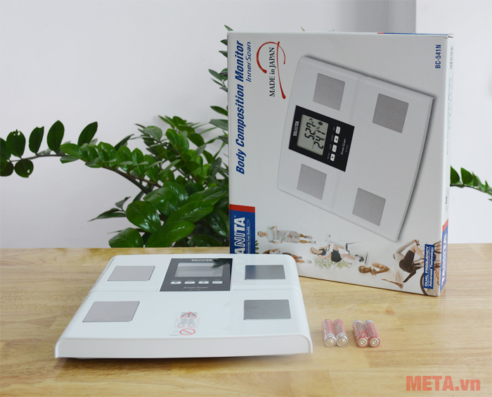 Tanita BC-541N có hộp đựng