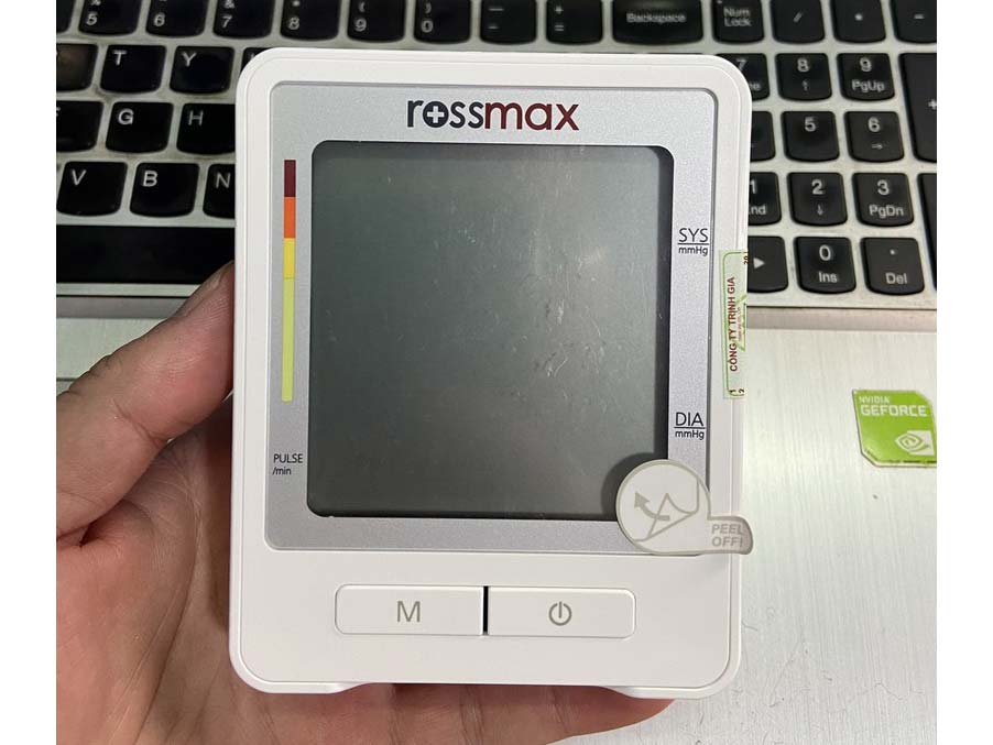 Rossmax Z1 có màn hình LCD