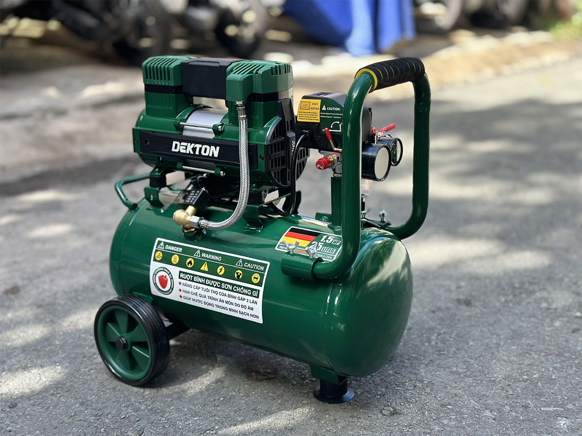 Máy nén khí không dầu Dekton có van xả đáy