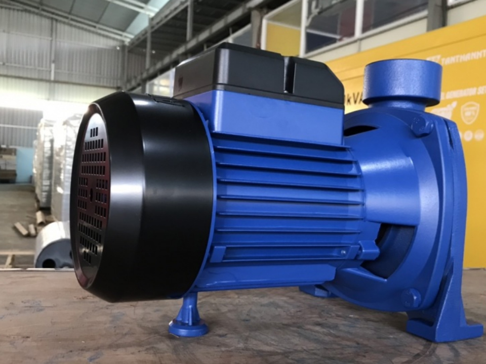 Máy bơm đẩy cao nước rất khỏe