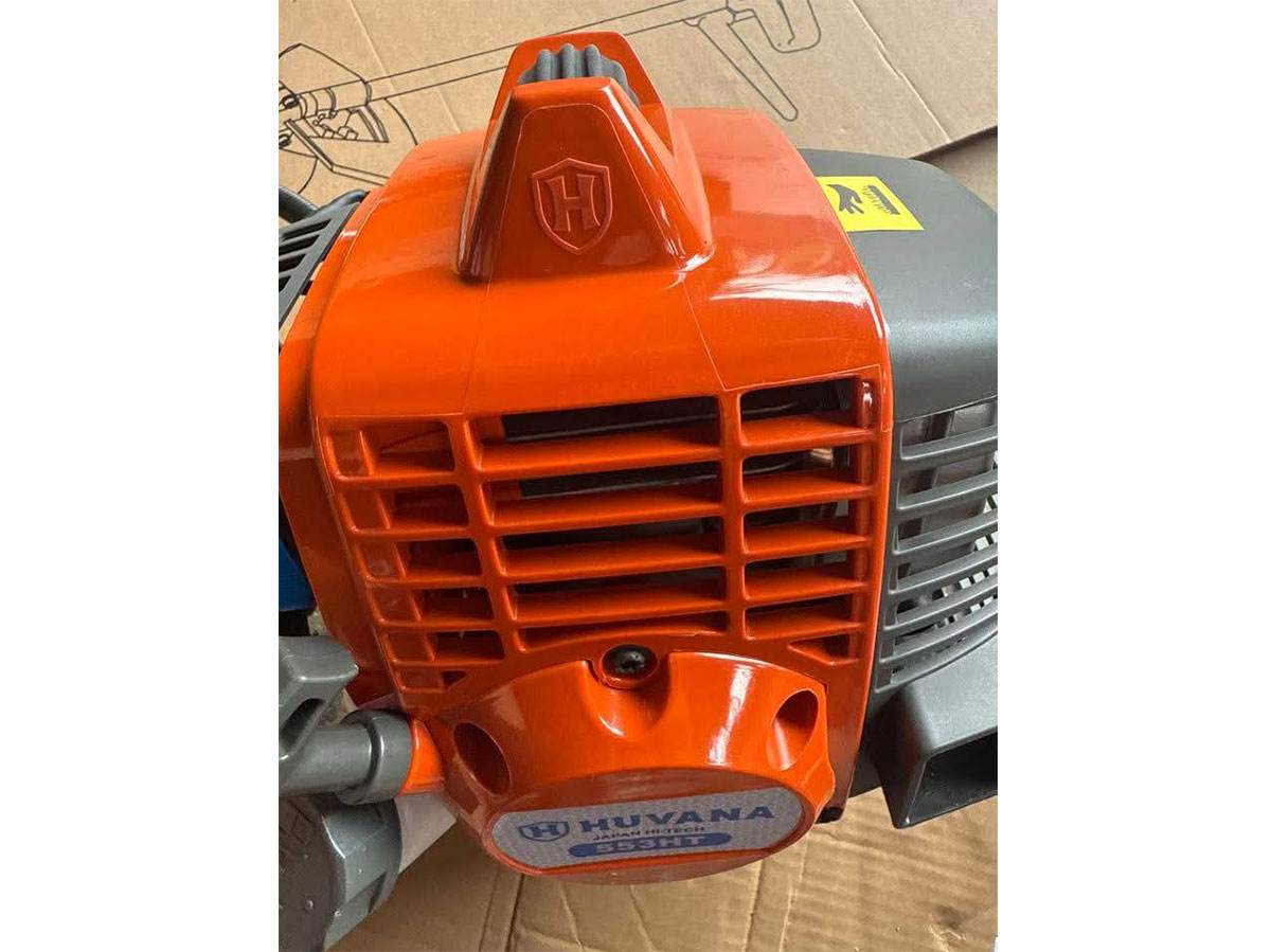 Máy cắt cỏ chạy xăng HUVANA dùng động cơ 2 thì