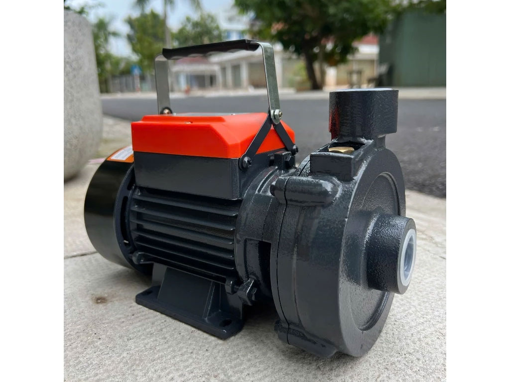 Máy bơm nước Shimano có lớp vỏ sơn tĩnh điện cứng cáp