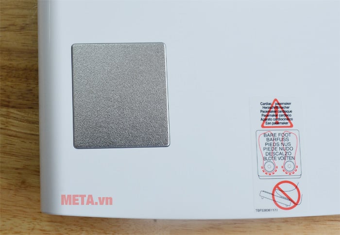 Tanita BC-541N có bề mặt cân chắc chắn