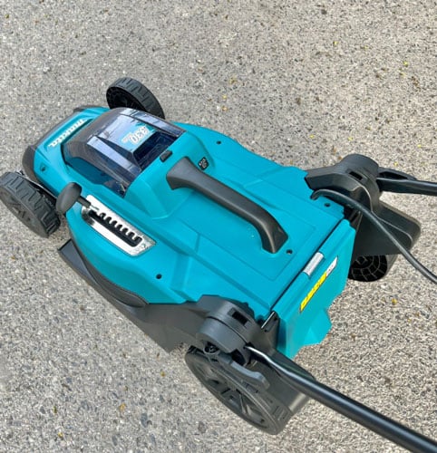 máy cắt cỏ đẩy dùng pin Makita DLM330Z có thùng chứa cỏ