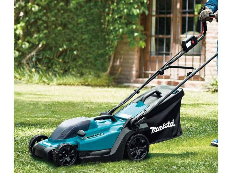 Makita DLM330Z còn được tích hợp 3 chức năng trong 1 bao gồm cắt cỏ, gom cỏ và nghiền cỏ