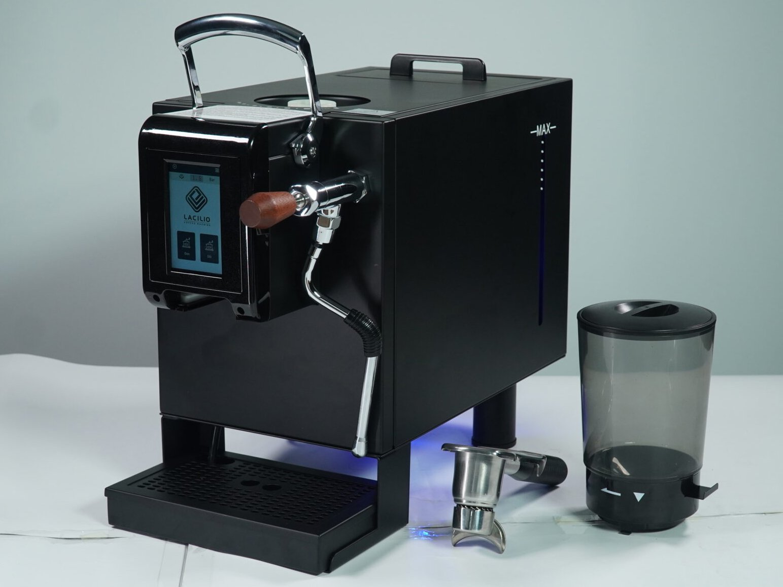 Máy pha cà phê Lacilio Simple LS200 có thiết kế hiện đại, sang trọng