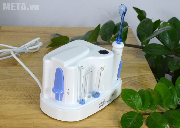 Các đầu phun xịt và cạo lưỡi của máy tăm nước