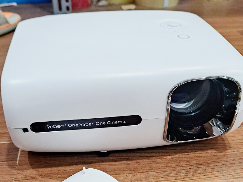 Máy chiếu Yaber V7 Pro thiết kế nhỏ gọn