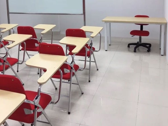 Bàn làm việc dùng cho văn phòng, lớp học
