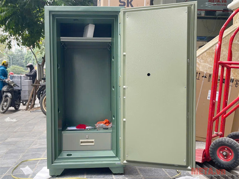 Bên trong kết sắt