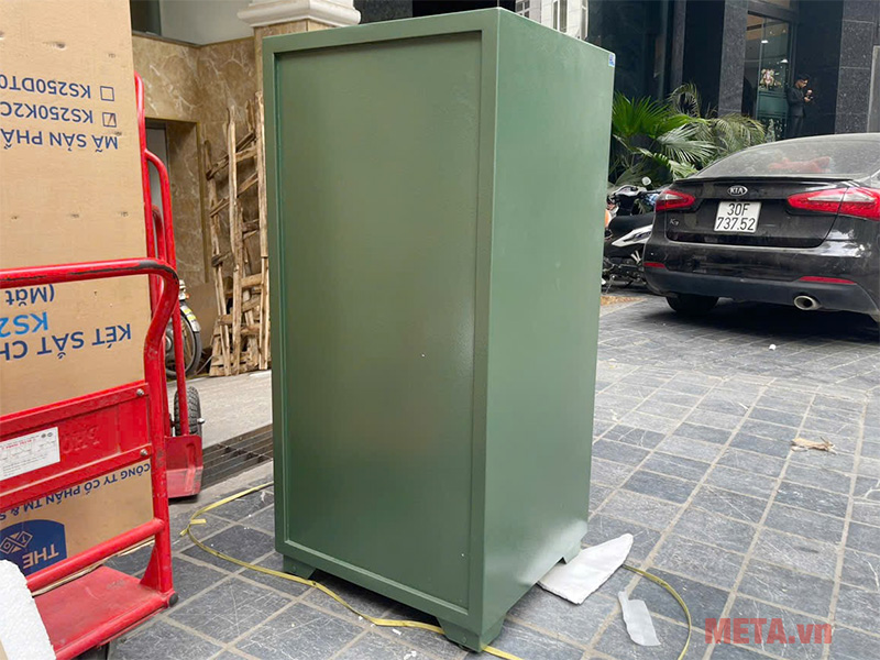 Mặt sau của két sắt