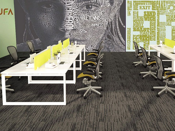 Mặt bàn rộng ngồi được cả 2 bên