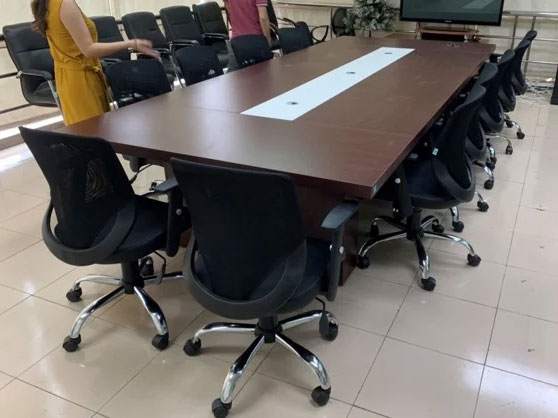 Hình ảnh sử dụng bàn họp