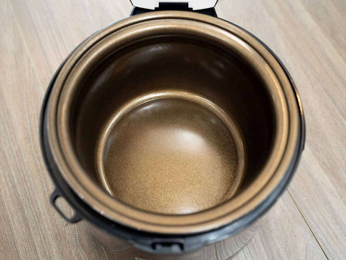 Nồi cơm điện có lòng nồi chống dính